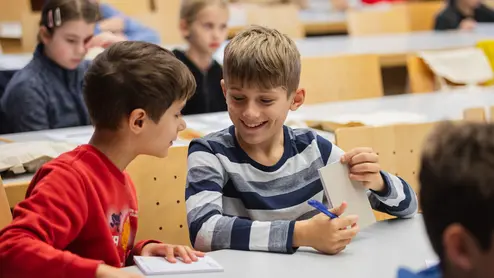 sich austauschende Kinder bei der Kinderuni Bamberg