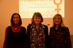 Gruppenbild der Universit?tsfrauenbeauftragten Brigitte Eierle, Annegret Bolle, Ada Raev