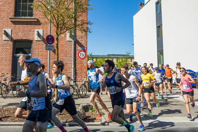 Wie in den vergangenen Jahren, beginnt und endet der Uni-Lauf auf dem ERBA-Gel?nde.