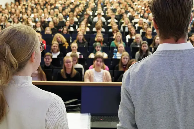 Die Erstsemestereinfhrungstage luden die ?Erstis dazu ein, sich zu vernetzen und ihre Universit?t kennenzulernen. 